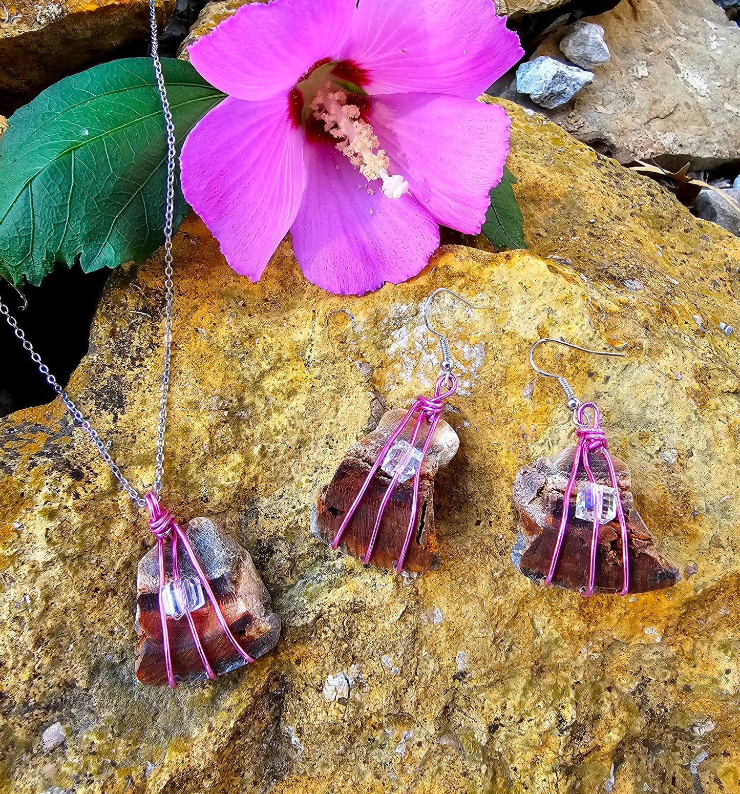 Mule Hoof with Pink Wire Necklace and Earring Set